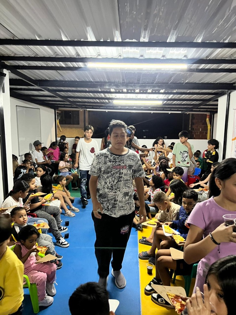 A hall full of children at the community center.
